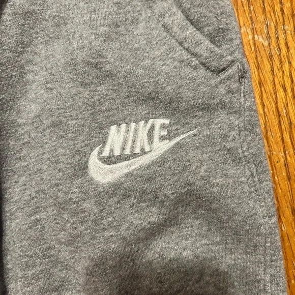 Boys XL gray Nike joggers - Picture 2 of 5